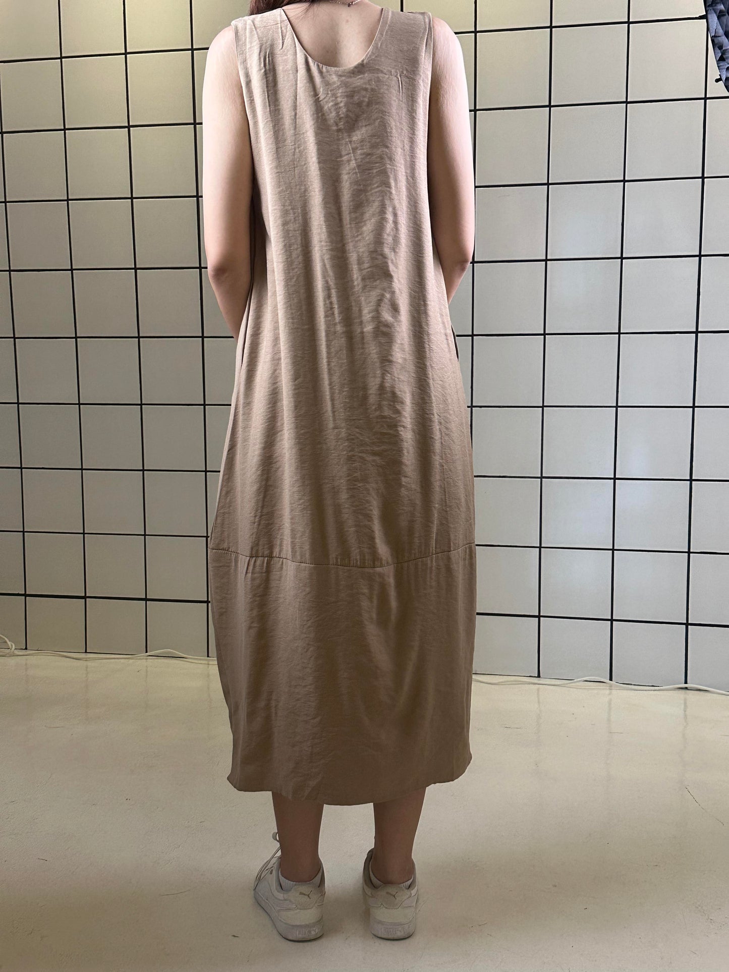 Women's Sleeveless A-Line Midi Dress with Pockets – Camel Tan