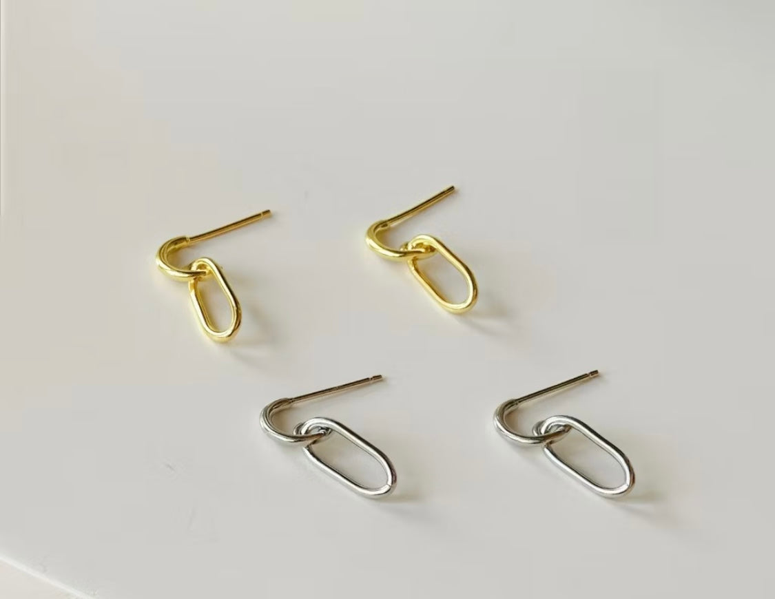 Minimal Oval Link Drop Earrings – Polished Finish