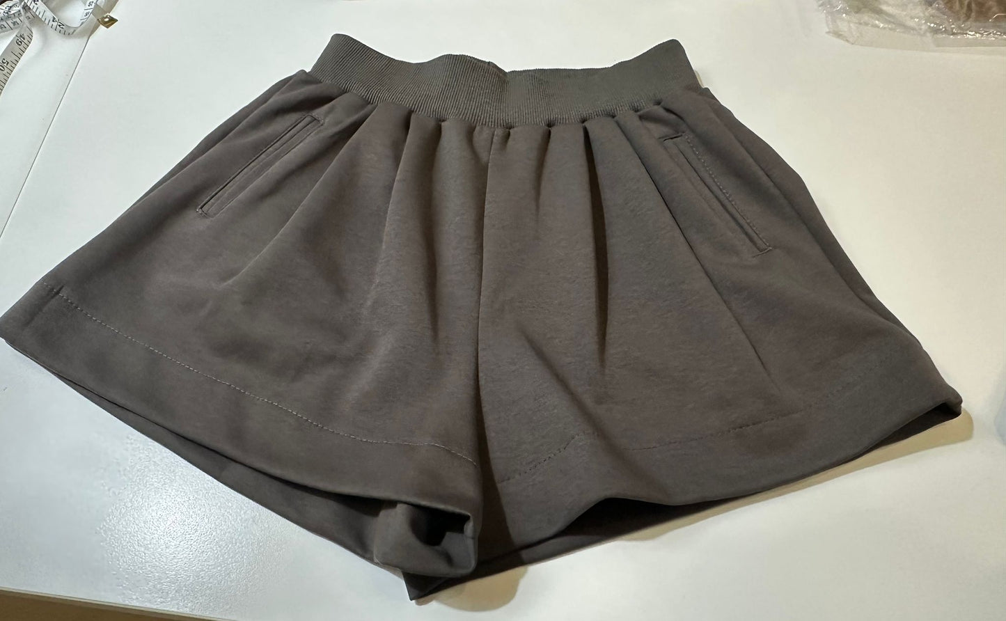 Women's Ribbed Waist Soft Pleated Shorts